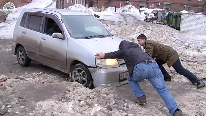 Снег, улица, дворы, лентяи. Городским службам поставили "неуд" за уборку снега