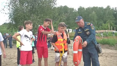 Водоёмы летом - источник опасности. Как не утонуть самому и спасти другого?