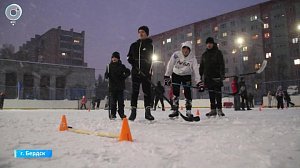 В Бердске началась подготовка дворовых хоккейных коробок к сезону