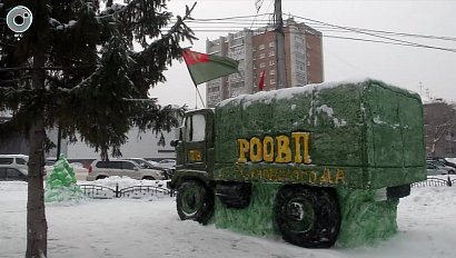 Необычные ледяные скульптуры подарили городу новосибирские пограничники | Новости ОТС | 31.12.2020