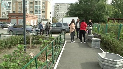 Унылый новосибирский двор превратили в комфортное пространство для отдыха