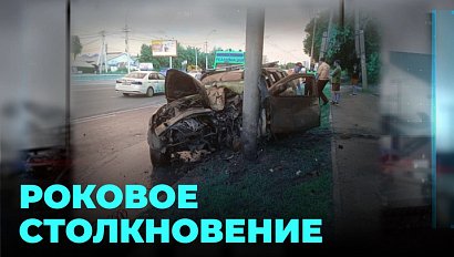 Не справился с управлением и влетел в столб