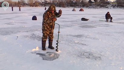 Новосибирские спасатели предупреждают рыбаков об опасности