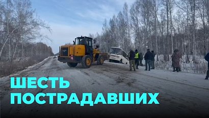 Перевернулись вместе с пазиком: в ДТП пострадали шестеро