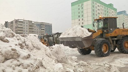 За две недели обязаны вывезти снег районные администрации и УК с участков, подверженных подтоплению