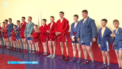 Спортивный зал для занятий борьбой открыли в Болотном