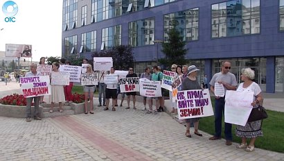 Десятки новосибирцев требуют вернуть деньги, украденные у ЖСК "Три Богатыря"