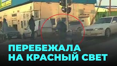 Школьница едва не попала под колёса