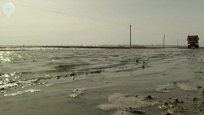 Талая вода вышла на дороги. По каким участкам стало опасно ездить в распутицу?