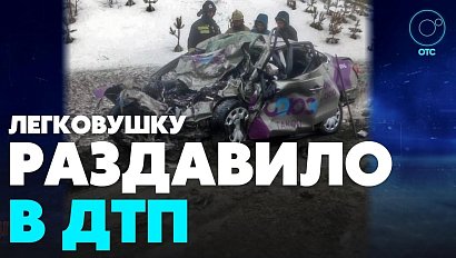 Легковушку расплющило после лобового ДТП