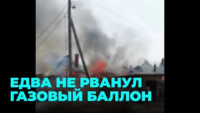 Пламя вырывалось из окон: площадь пожара составила 240 квадратных метров