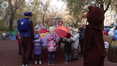 В Октябрьском районе появилась новая детская площадка