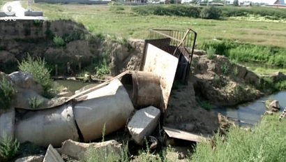 В Ордынском районе бьют тревогу. Уничтоженный стихией проезд разделил посёлок Шарап на две части