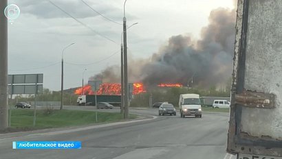 Горит свалка на левом берегу Новосибирска