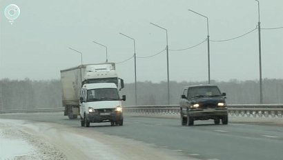 Дорожники спасли замерзающих детей на трассе в Новосибирской области