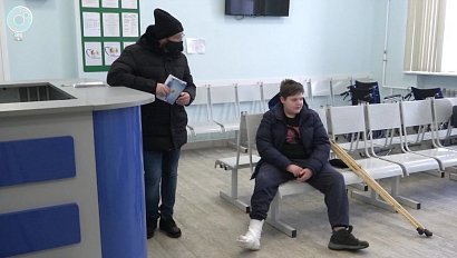 Пошел за хлебом, а попал в травмпункт. Какие тротуары в Новосибирске лучше обходить стороной?